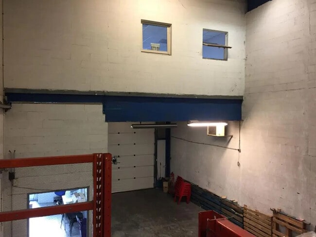 Plus de détails pour Bureau, Industriel/Logistique à louer