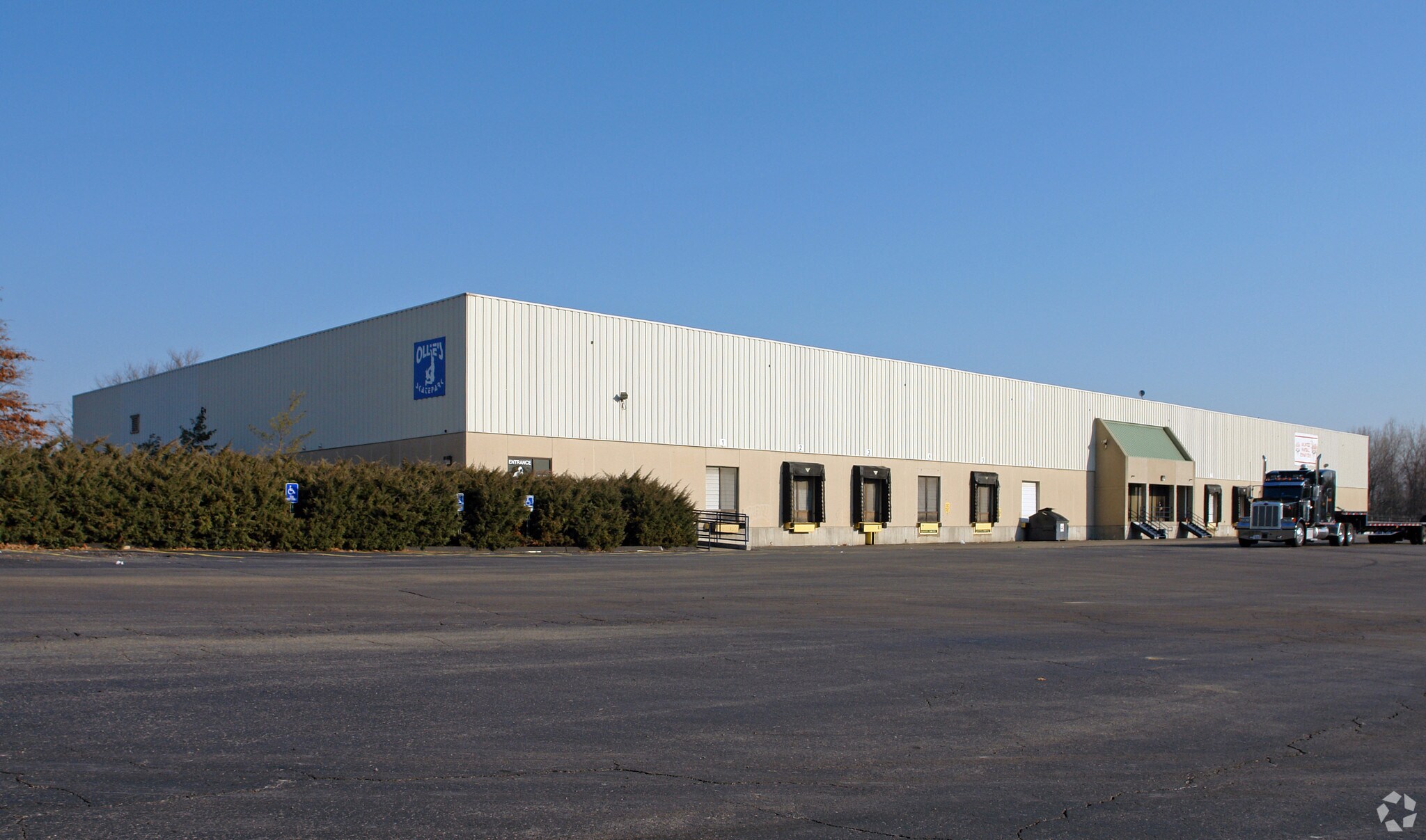 8171 Dixie Hwy, Florence, KY à louer Photo principale– Image 1 sur 3