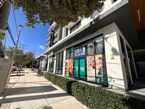 221 SW 12th St, Miami, FL à louer Photo de l’immeuble– Image 1 sur 8