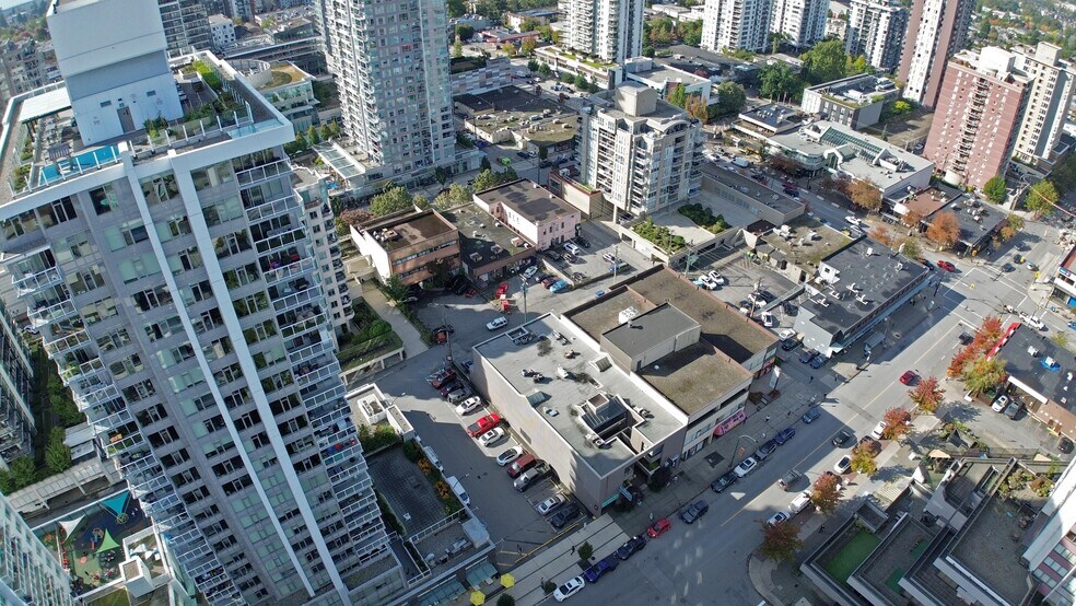 137 E 15th St, North Vancouver, BC à vendre - Aérien – Image 3 sur 4