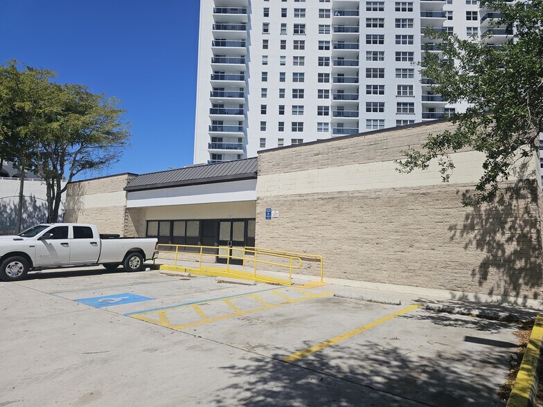 3301 NE 30th St, Fort Lauderdale, FL à vendre - Photo principale – Image 1 sur 2
