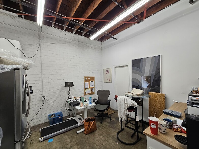 1216 E 18th St, Los Angeles, CA à louer - Photo de l’immeuble – Image 3 sur 11