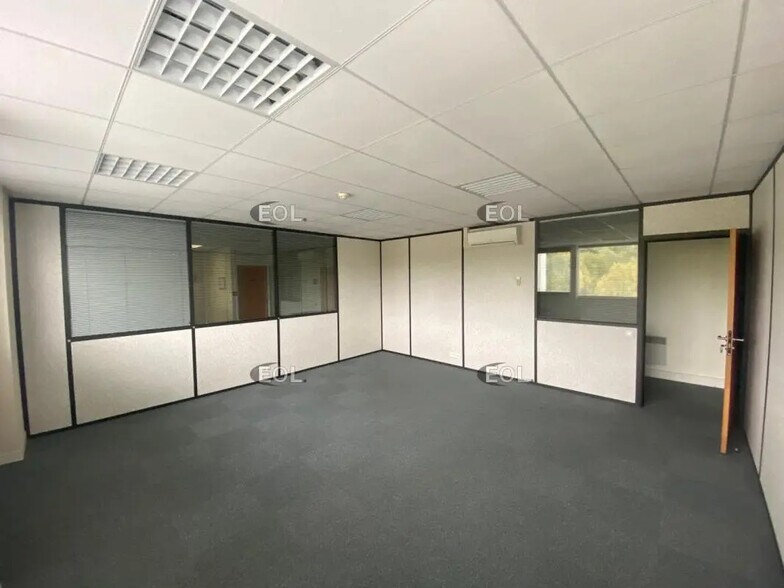 Industriel/Logistique dans Lieusaint à louer - Photo intérieure – Image 3 sur 11