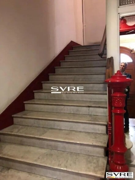 Bureau dans Marseille à louer - Photo de l’immeuble – Image 2 sur 3