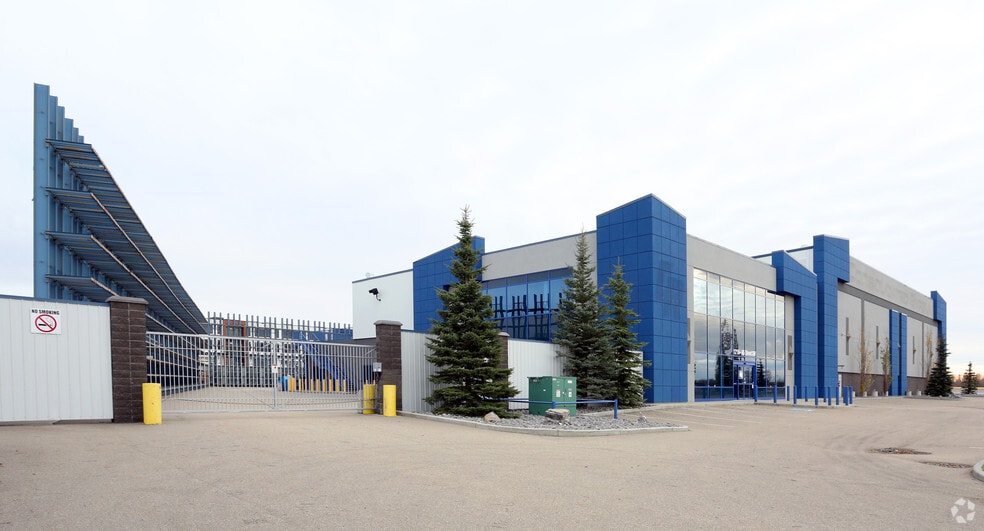 1215 95th St, Edmonton, AB à vendre - Photo principale – Image 1 sur 9