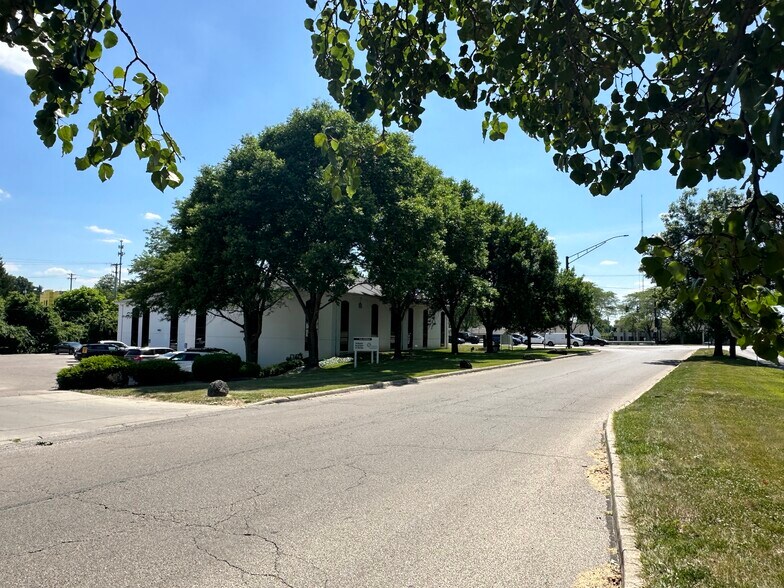 28 E Rahn Rd, Kettering, OH à louer - Photo de l’immeuble – Image 3 sur 10