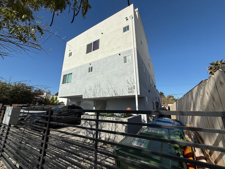 2223 S Highland Ave, Los Angeles, CA à vendre - Photo principale – Image 1 sur 20