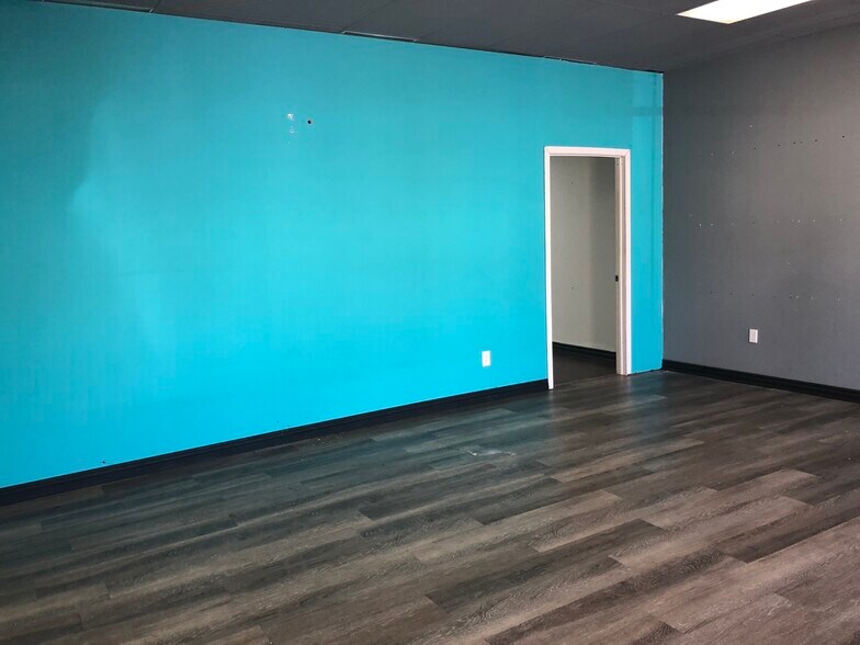 10064-10078 Mills Ave, Whittier, CA à louer - Photo de l’immeuble – Image 1 sur 14