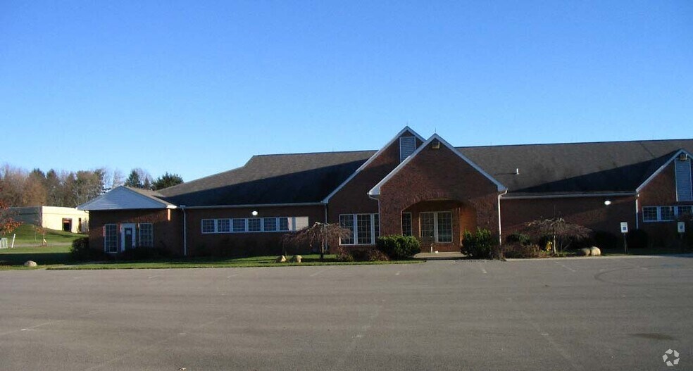 110 Arrowhead Dr, Slippery Rock, PA à louer - Photo de l’immeuble – Image 3 sur 13