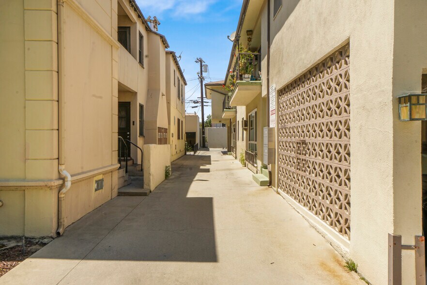 1217 S Orange Grove Ave, Los Angeles, CA à vendre - Photo de l’immeuble – Image 3 sur 19