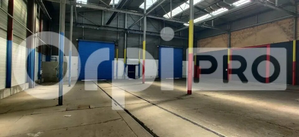 Local d’activités dans Corbeil-Essonnes à louer - Photo de l’immeuble – Image 1 sur 4