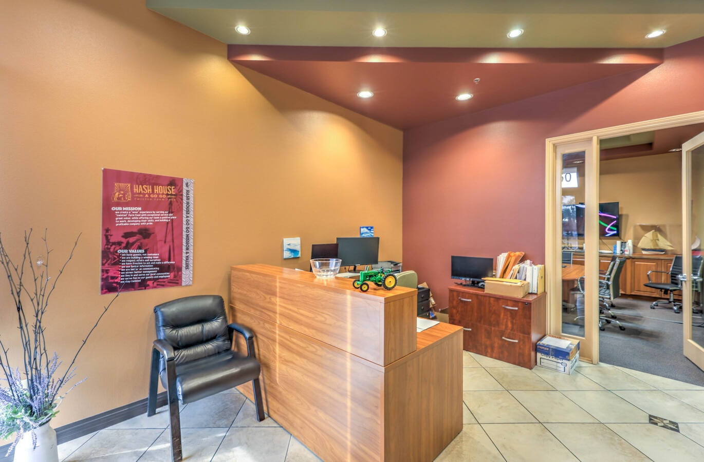 2850 S Jones Blvd, Las Vegas, NV 89146 - Lot 2 - - Photo intérieure - Image 2 of 9