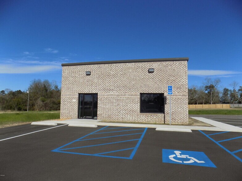 1575 W Central Ave, Wiggins, MS à vendre - Photo de l’immeuble – Image 3 sur 20