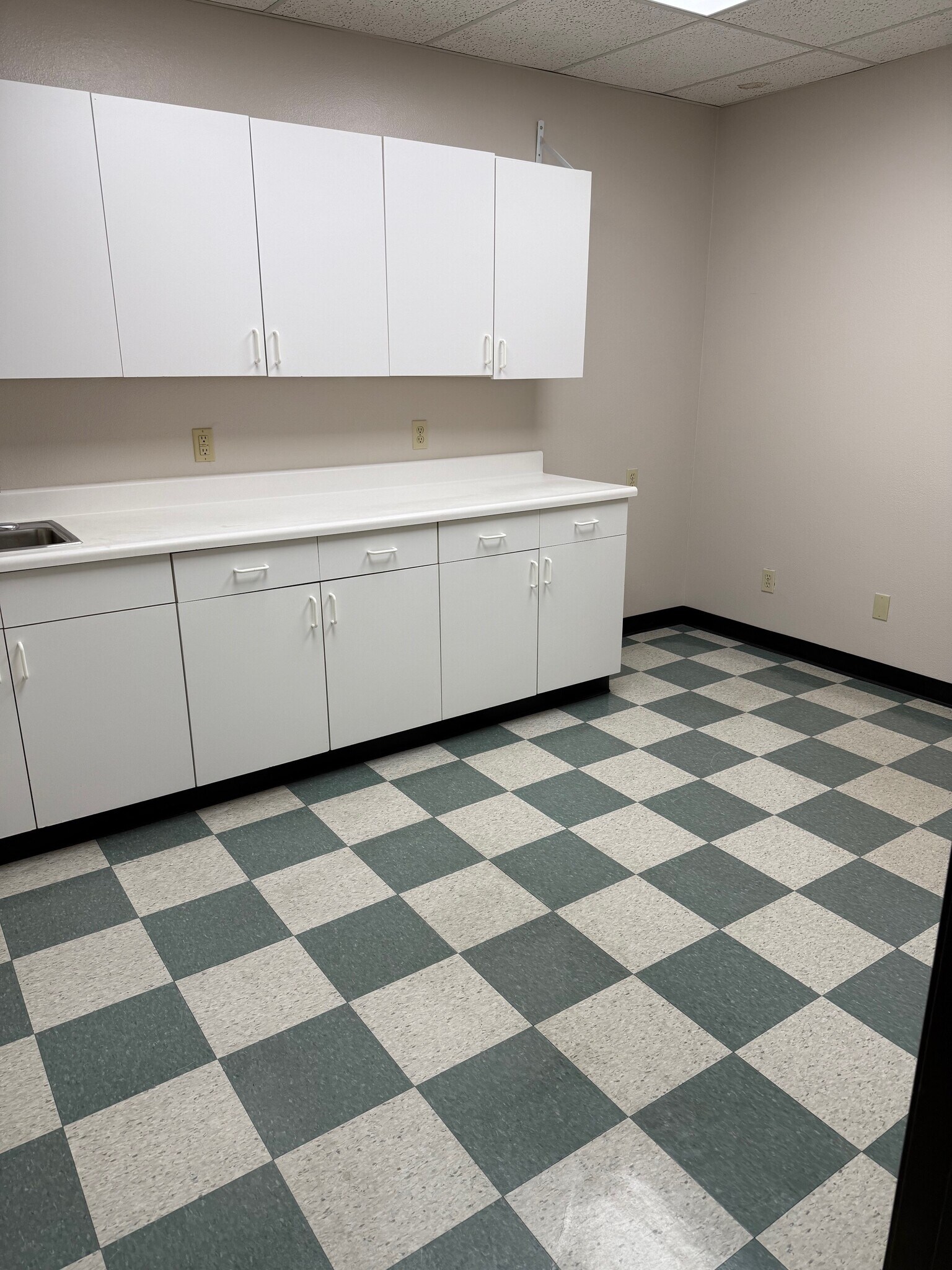 2140 Eastman Ave, Ventura, CA à louer Photo intérieure– Image 1 sur 6