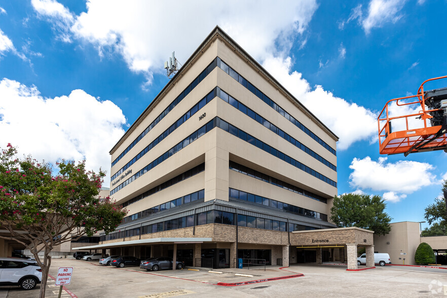 1600 W College St, Grapevine, TX à louer - Photo de l’immeuble – Image 2 sur 6