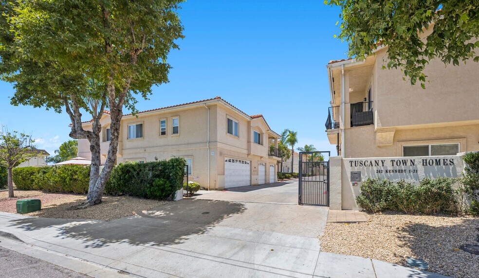 242 Kennedy St, Chula Vista, CA à vendre - Photo de l’immeuble – Image 3 sur 12