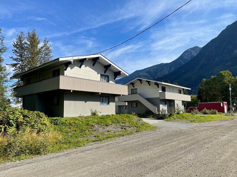 405 5 Ave, Stewart, BC à vendre - Photo de l’immeuble – Image 2 sur 22