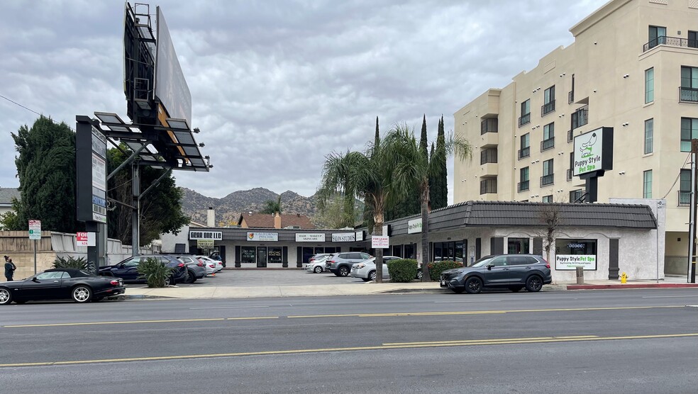 10233 Topanga Canyon Blvd, Chatsworth, CA à louer - Photo de l’immeuble – Image 1 sur 2
