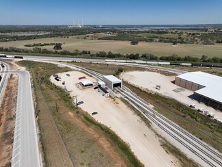 Plus de détails pour 16492 Old Corpus Christi Rd, Elmendorf, TX - Industriel/Logistique à louer