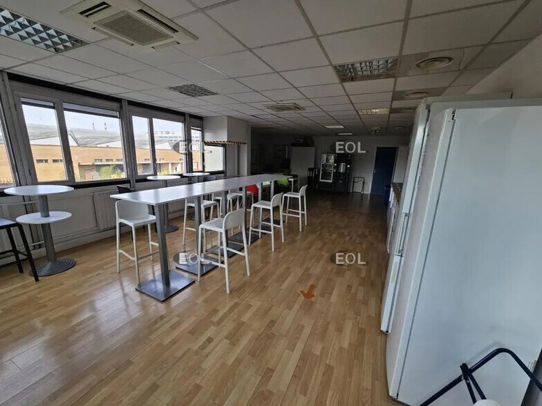 Bureau dans Vitry-sur-Seine à louer - Photo de l’immeuble – Image 2 sur 11
