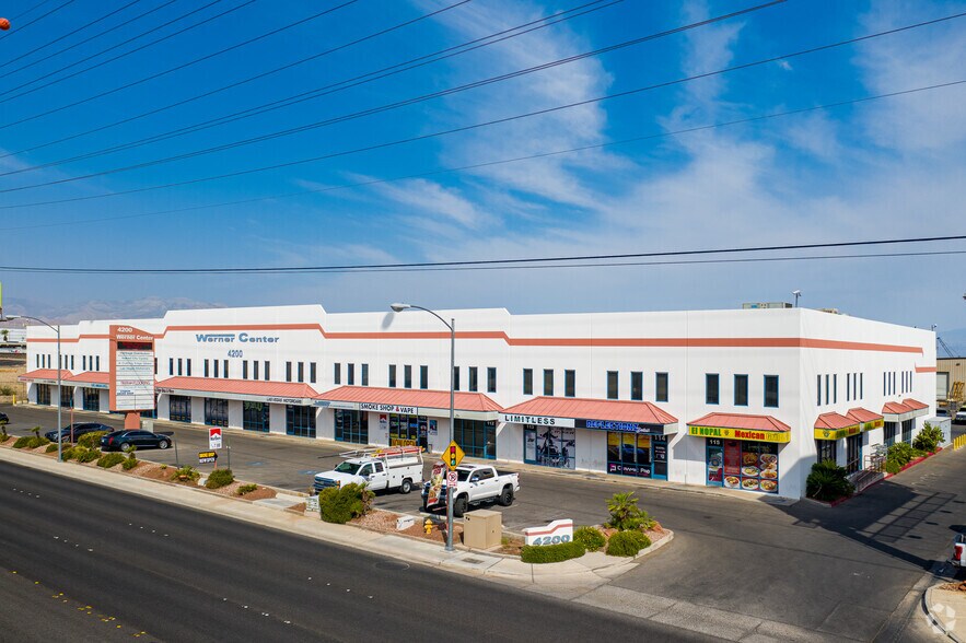 4200 W Russell Rd, Las Vegas, NV à louer - Photo de l’immeuble – Image 2 sur 5