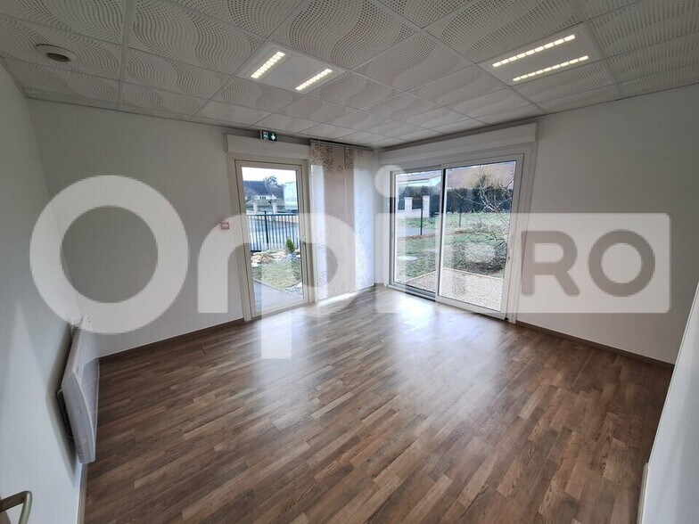 Bureau dans Montigny-Lengrain à louer - Photo intérieure – Image 3 sur 12