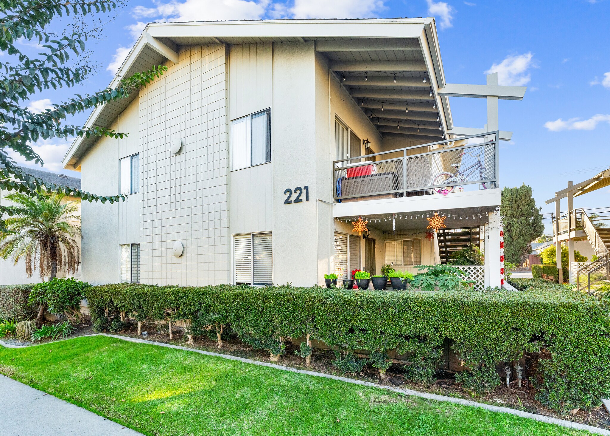 221 S Valencia St, La Habra, CA à vendre Photo principale– Image 1 sur 6