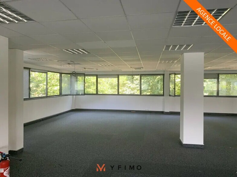 Bureau dans Élancourt à louer - Photo de l’immeuble – Image 1 sur 4