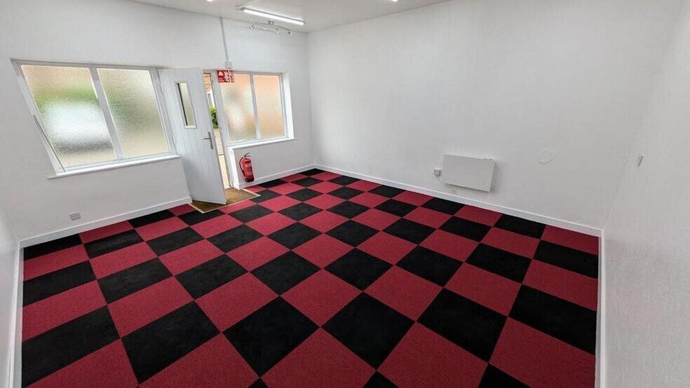 Sample Oak Ln, Chilworth à louer - Photo de l’immeuble – Image 3 sur 4