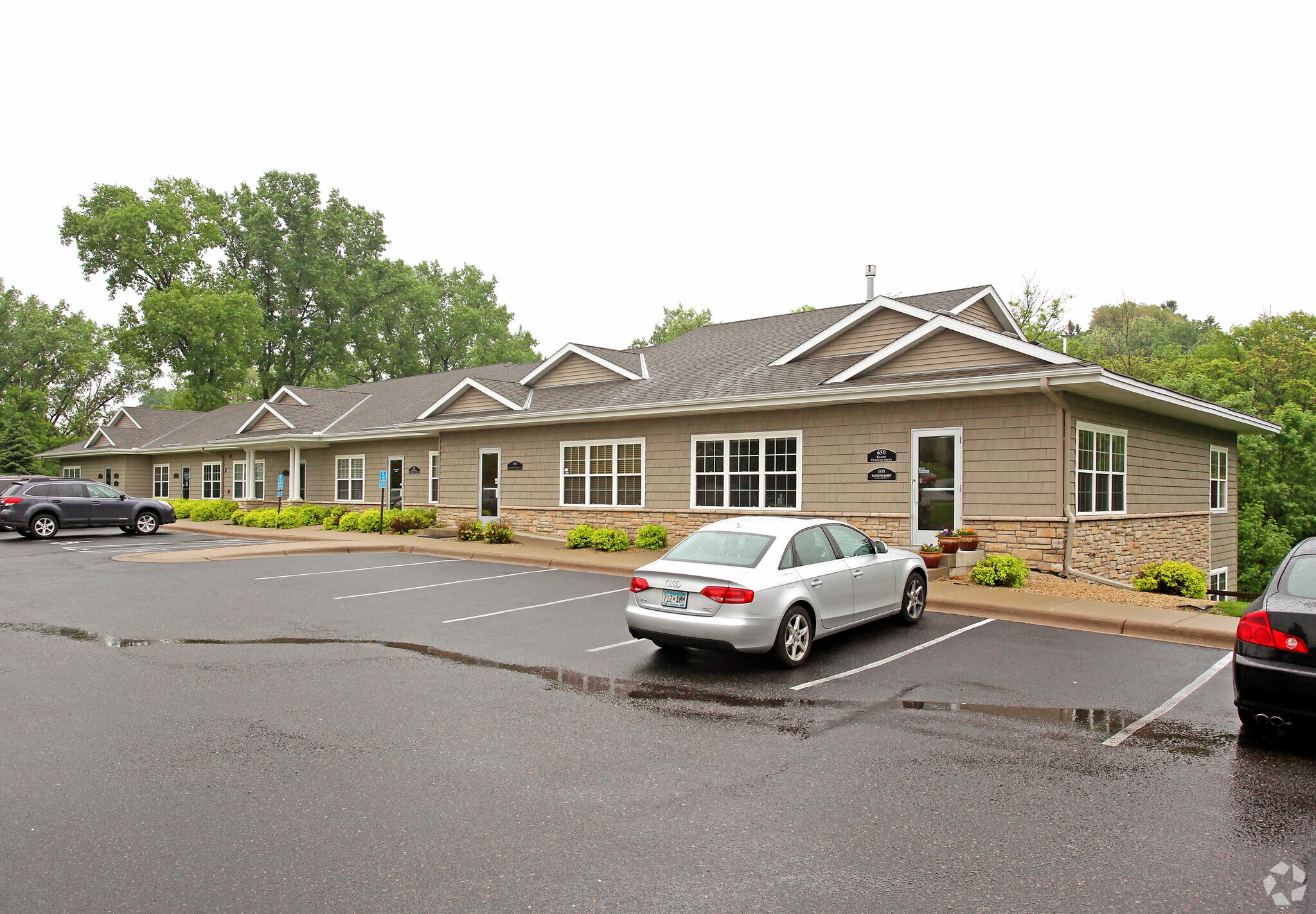 3820 N Cleveland Ave N, Arden Hills, MN à vendre Photo principale– Image 1 sur 14