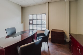 98-22 Metropolitan Ave, Forest Hills, NY à louer Photo intérieure– Image 1 sur 6