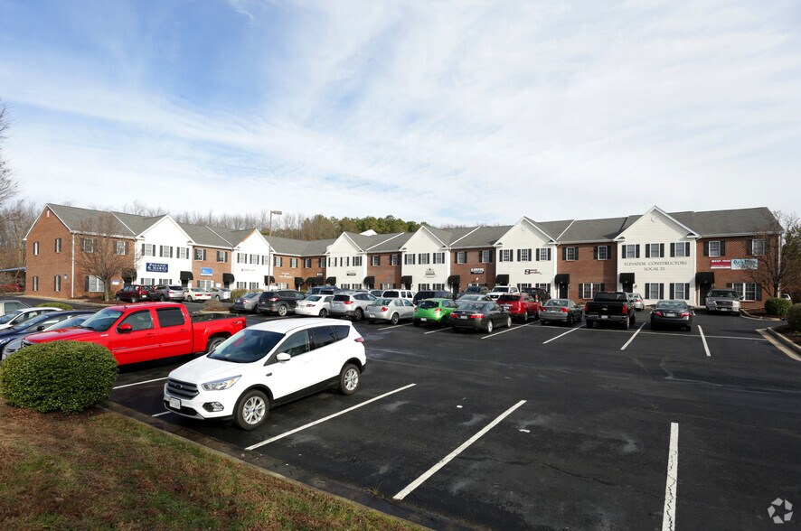 8052 Elm Dr, Mechanicsville, VA à louer - Photo principale – Image 1 sur 29