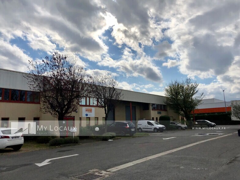 Local d’activités dans SAINT-OUEN-L'AUMONE à louer - Photo de l’immeuble – Image 3 sur 3