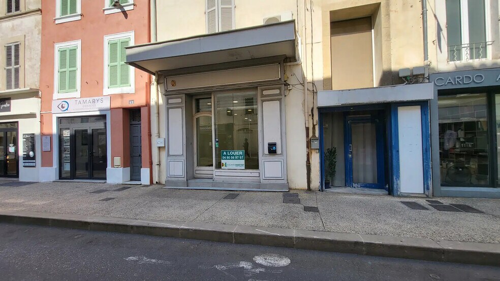 48 Rue Des Freres J Et R Kennedy, Salon-de-Provence à louer - Photo de l’immeuble – Image 2 sur 6