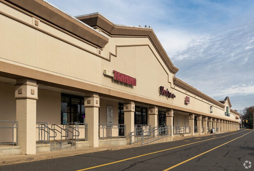 980 Shrewsbury Ave, Tinton Falls, NJ à louer - Photo principale – Image 1 sur 1