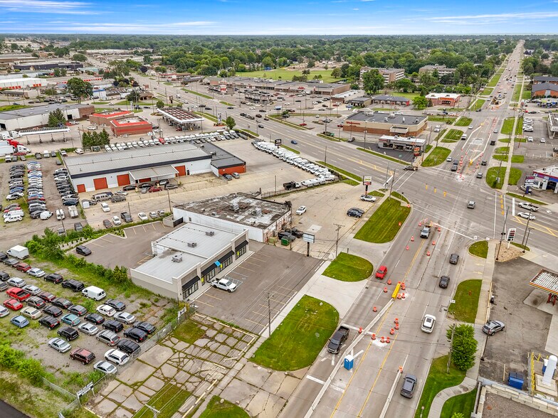 16775-16777 E 13 Mile Rd, Fraser, MI à louer - Photo de l’immeuble – Image 2 sur 28