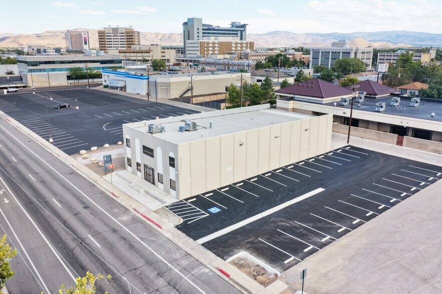820 Kuenzli St, Reno, NV à louer - Photo de l’immeuble – Image 3 sur 14