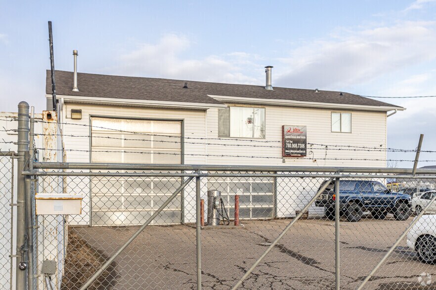 13 Boulder Blvd, Stony Plain, AB à louer - Photo principale – Image 2 sur 5