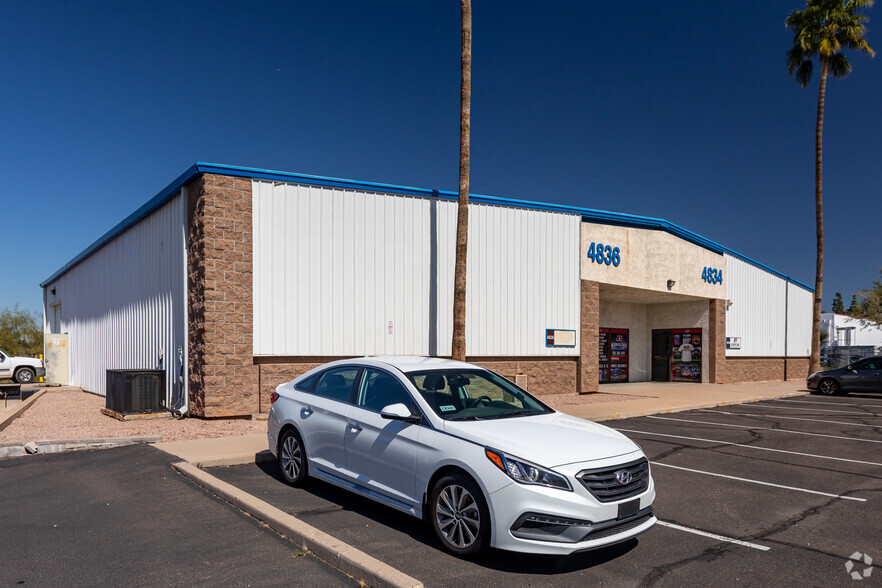 5002 S 40th St, Phoenix, AZ à louer - Photo de l’immeuble – Image 1 sur 5