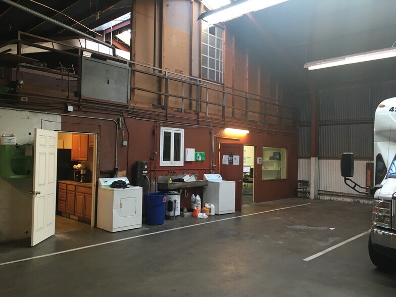 1375 Fitzgerald Ave, San Francisco, CA à louer - Photo de l’immeuble – Image 3 sur 11