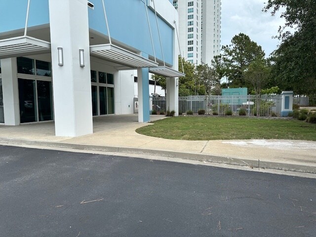 235 Riverside Dr, Holly Hill, FL à louer - Photo de l’immeuble – Image 3 sur 7