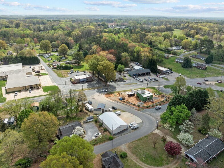 302 S Main St, King, NC à vendre - Photo de l’immeuble – Image 2 sur 19