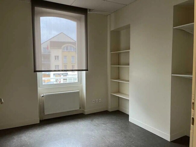 Plus de détails pour Bureau à louer