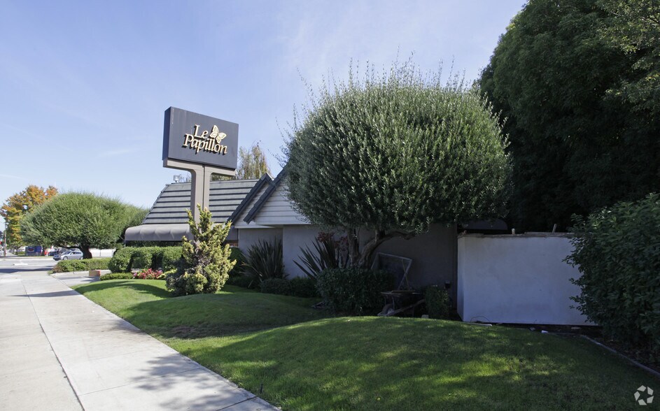 410 Saratoga Ave, San Jose, CA à vendre - Photo de l’immeuble – Image 2 sur 8