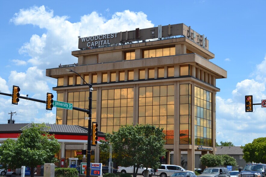 3113 S University Dr, Fort Worth, TX à vendre - Photo de l’immeuble – Image 3 sur 8