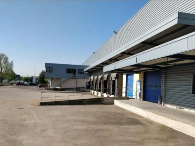 Industriel/Logistique dans Miribel à louer - Photo de l’immeuble – Image 3 sur 4