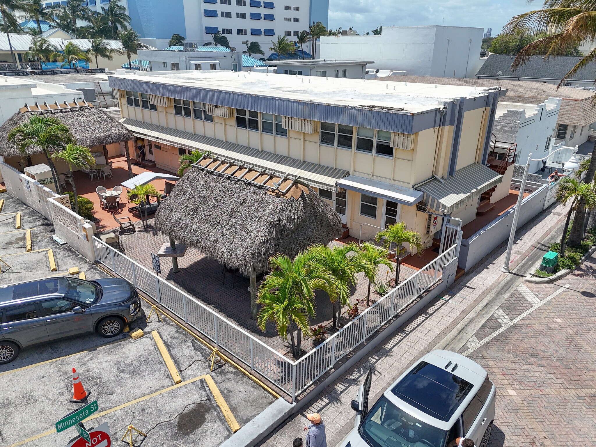 312 Minnesota St, Hollywood, FL à vendre Photo de l’immeuble– Image 1 sur 13