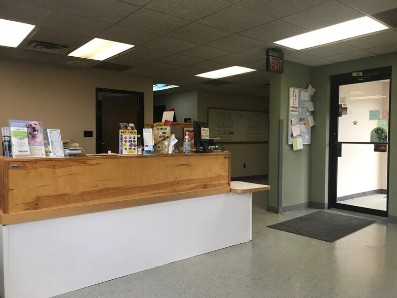 19200 Allen Rd, Trenton, MI à louer - Photo intérieure – Image 3 sur 8