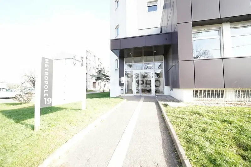 19 Rue Victor Hugo, Vénissieux à louer - Photo de l’immeuble – Image 3 sur 13