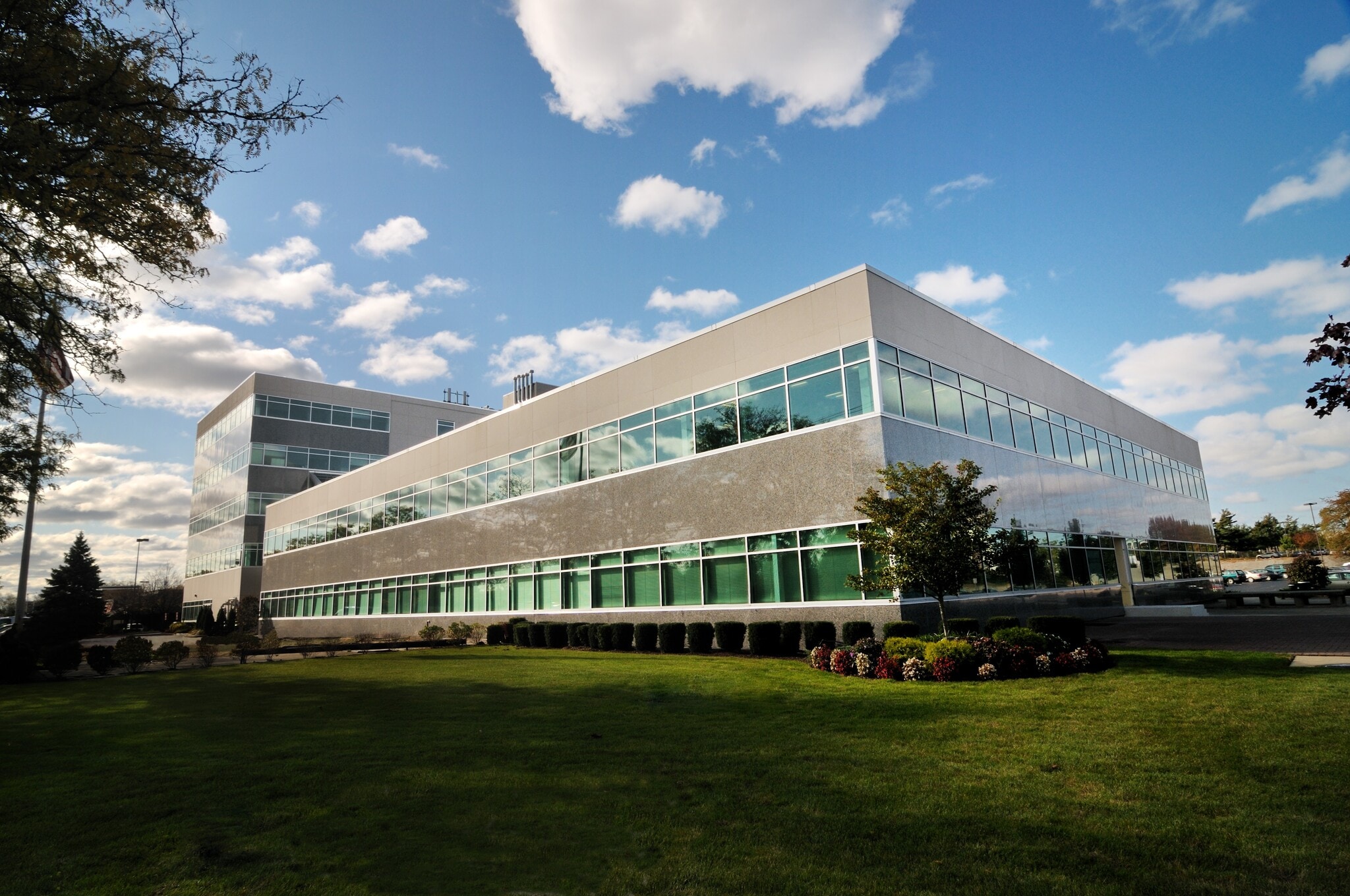 865 Merrick Ave, Westbury, NY à louer Photo principale– Image 1 sur 8